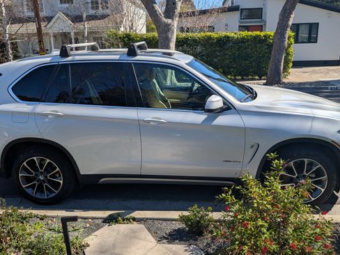 Used 2017 BMW X5 xDrive40e image 9