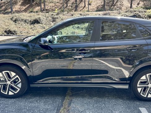 Used 2023 Hyundai Kona SEL w/ Cargo Package image 2