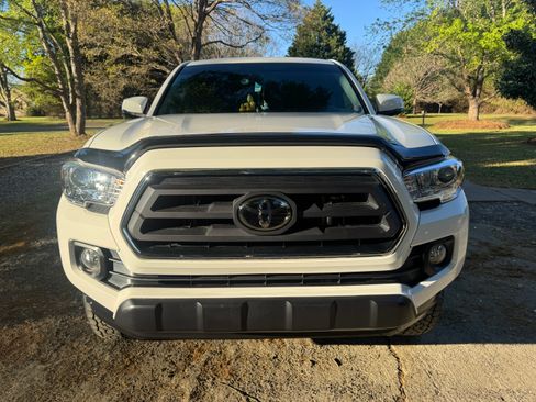 Used 2023 Toyota Tacoma SR5 w/ Technology Package AWD/4WD image 4