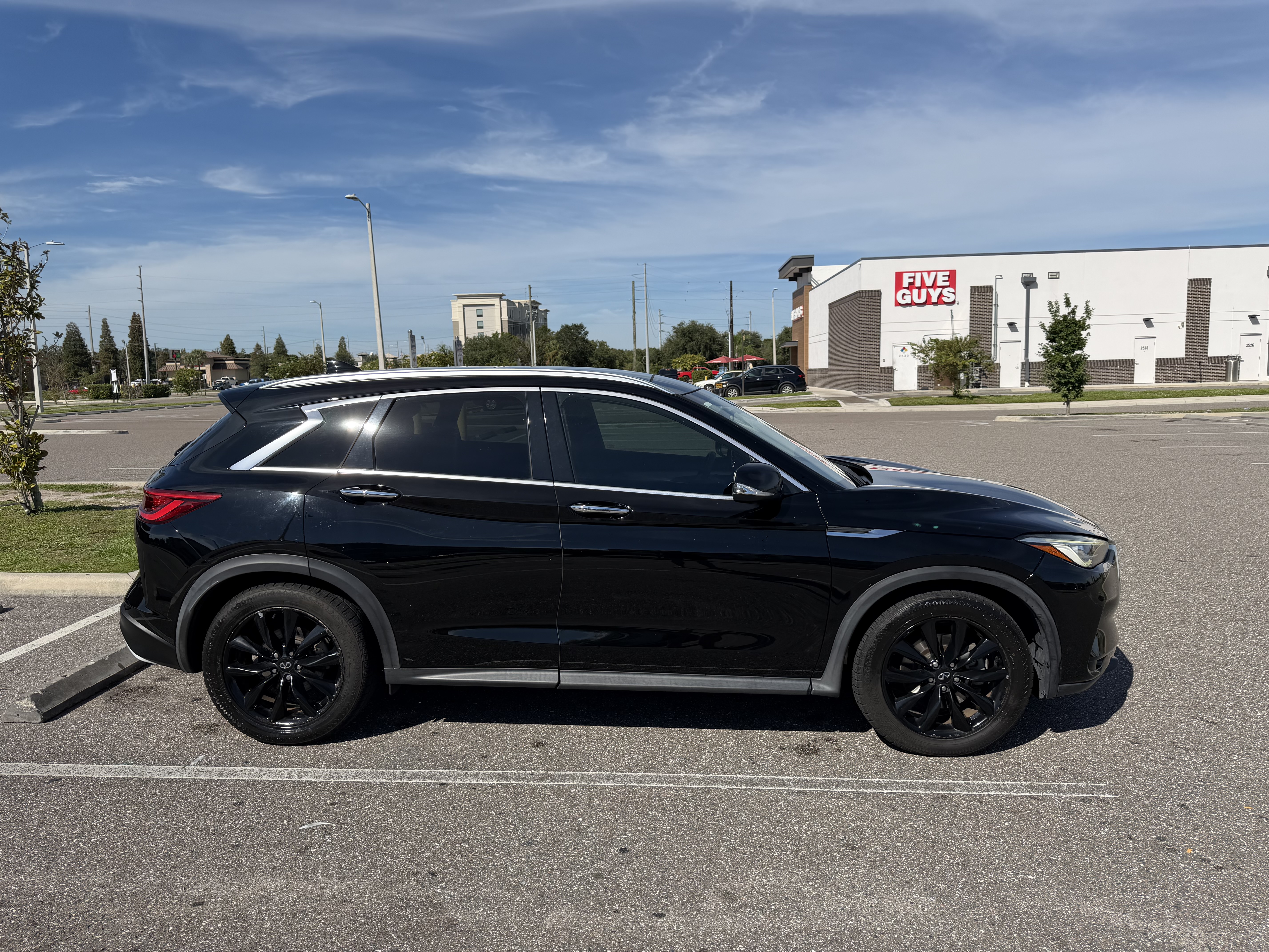 Used 2021 INFINITI QX50 Essential FWD image 2
