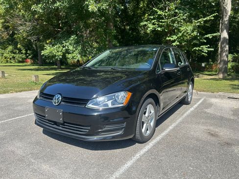 Used 2017 Volkswagen Golf Wolfsburg Edition image 2