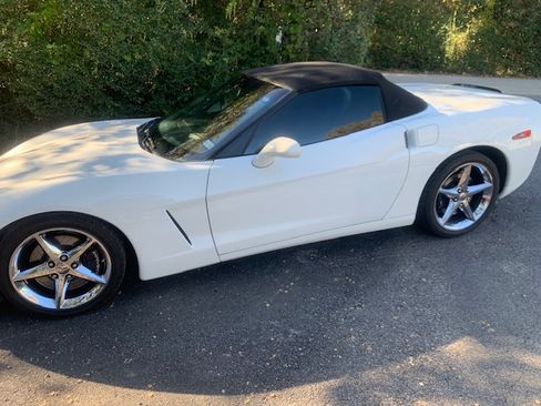 Used 2012 Chevrolet Corvette Convertible w/ 2LT Preferred Equipment Group image 12