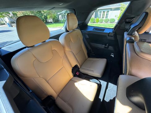 Used 2019 Volvo XC90 T6 Momentum w/ Advanced Package AWD/4WD image 12