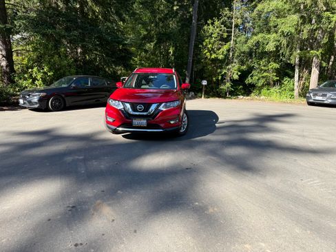 Used 2017 Nissan Rogue SV AWD/4WD image 5