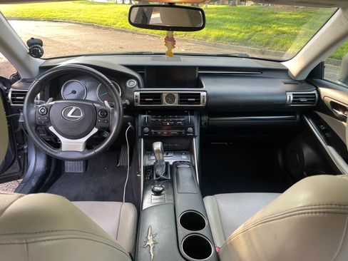 Used 2014 Lexus IS 250 w/ Navigation Package RWD image 10