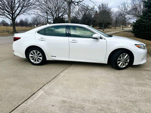 Used 2013 Lexus ES 300h w/ Premium Pkg image 1
