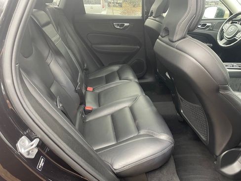 Used 2022 Volvo XC60 B5 Inscription w/ Protection Package Premier image 13