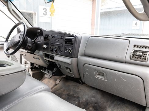 Used 2007 Ford F250 XL image 12