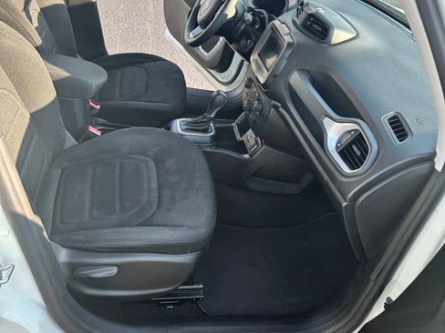 Used 2019 Jeep Renegade Latitude FWD image 15