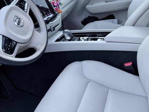 Used 2023 Volvo XC60 B5 Plus w/ Climate Package image 1