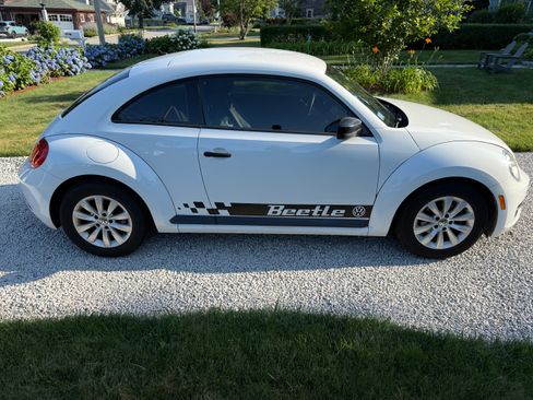 Used 2016 Volkswagen Beetle 1.8T FWD image 2