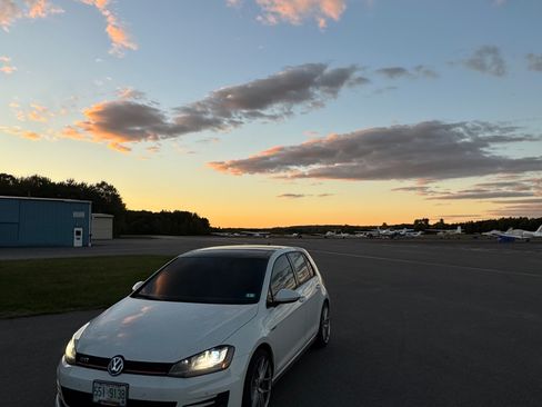 Used 2015 Volkswagen GTI SE image 11