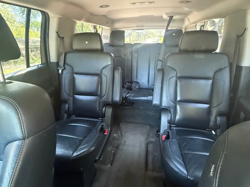 Used 2015 Chevrolet Suburban LT RWD image 12