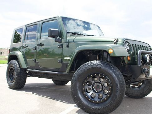 Used 2007 Jeep Wrangler Unlimited Sahara w/ Dual Top Group AWD/4WD image 15
