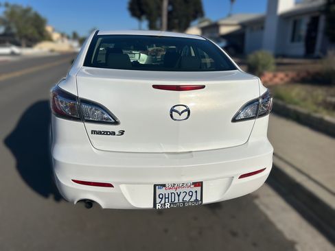 Used 2013 MAZDA MAZDA3 i SV image 2
