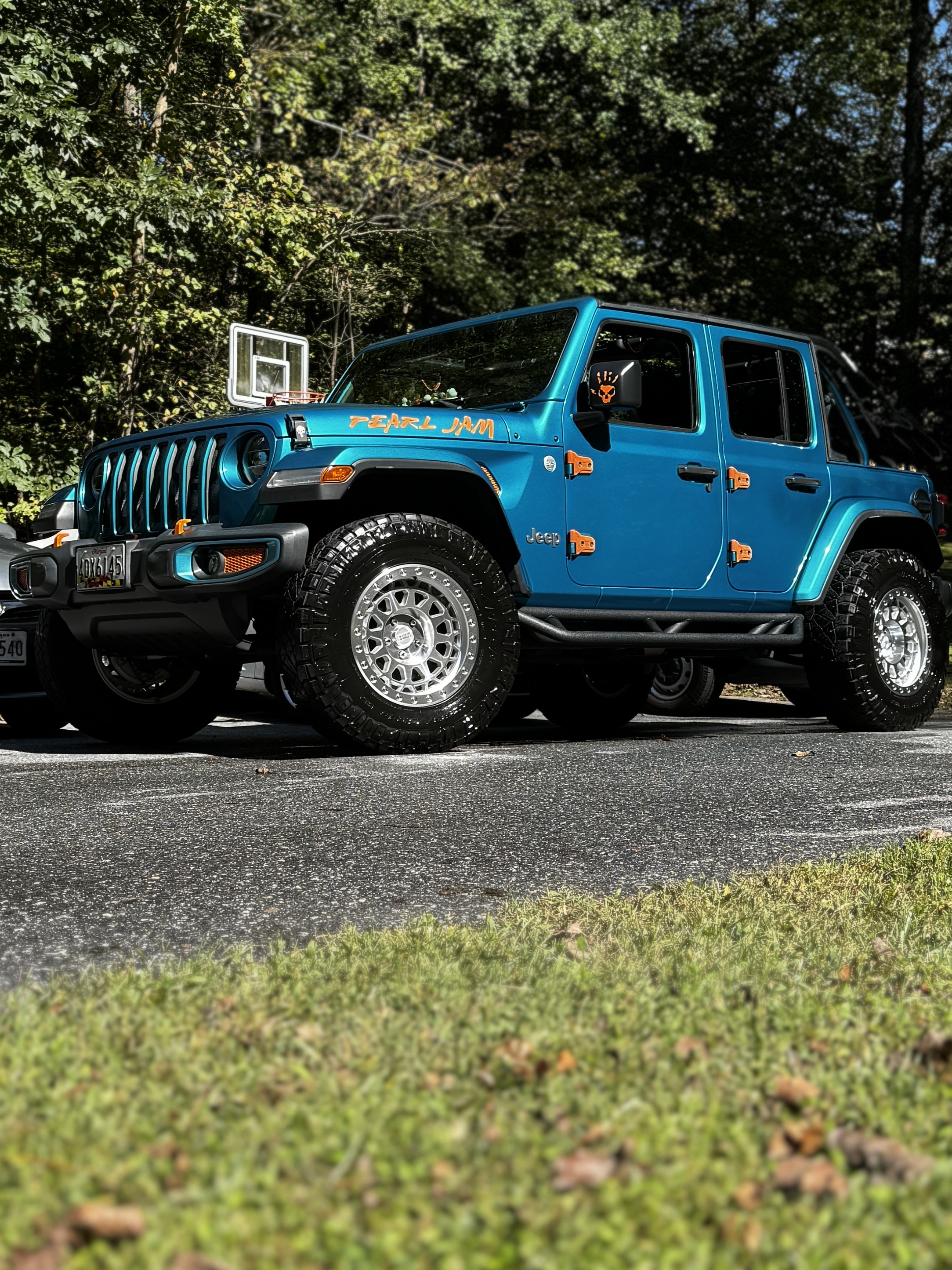 Used 2019 Jeep Wrangler Unlimited Sahara w/ Dual Top Group AWD/4WD image 2