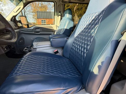 Used 2005 Ford Excursion XLT image 8