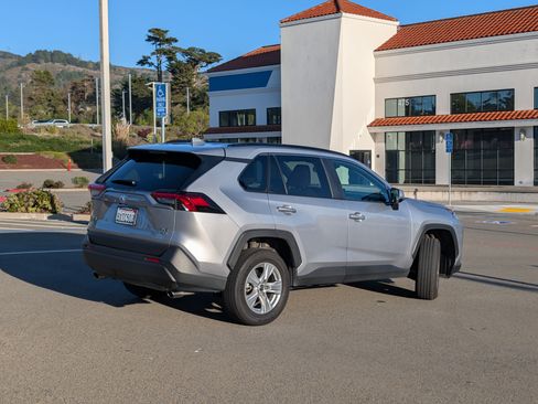Used 2021 Toyota RAV4 XLE image 5