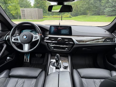Used 2020 BMW M550i xDrive w/ Executive Package AWD/4WD image 6