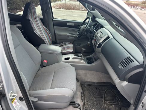 Used 2011 Toyota Tacoma PreRunner image 14