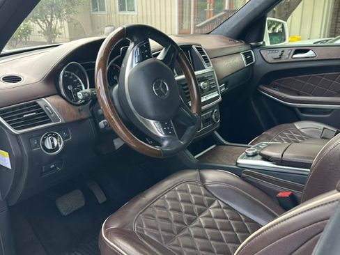 Used 2013 Mercedes-Benz GL 550 4MATIC image 19