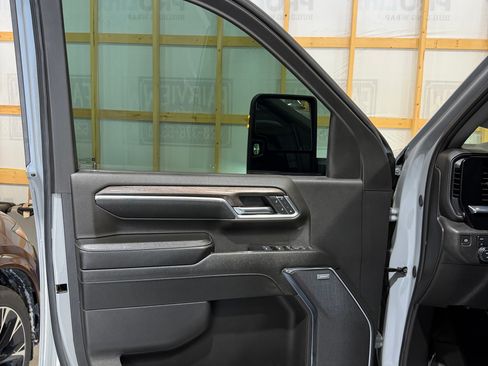 Used 2024 Chevrolet Silverado 2500 LTZ w/ LTZ Plus Package AWD/4WD image 10