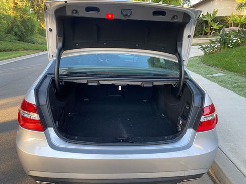 Used 2012 Mercedes-Benz E 550 4MATIC Sedan image 17