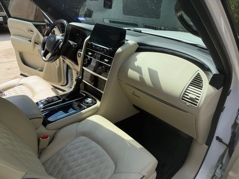 Used 2023 INFINITI QX80 Sensory w/ Cargo Package image 6