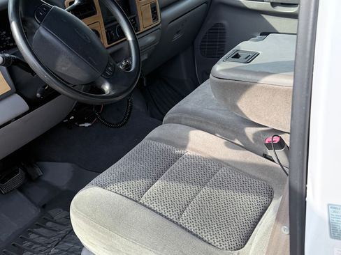 Used 2001 Ford F350 2WD Crew Cab DRW Super Duty image 6