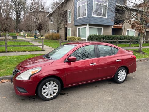 Used 2018 Nissan Versa SV image 8