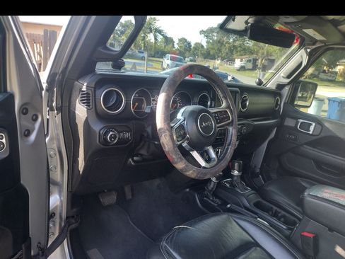 Used 2020 Jeep Gladiator Overland image 14