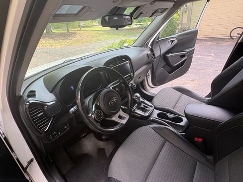 Used 2020 Kia Soul EX FWD image 15