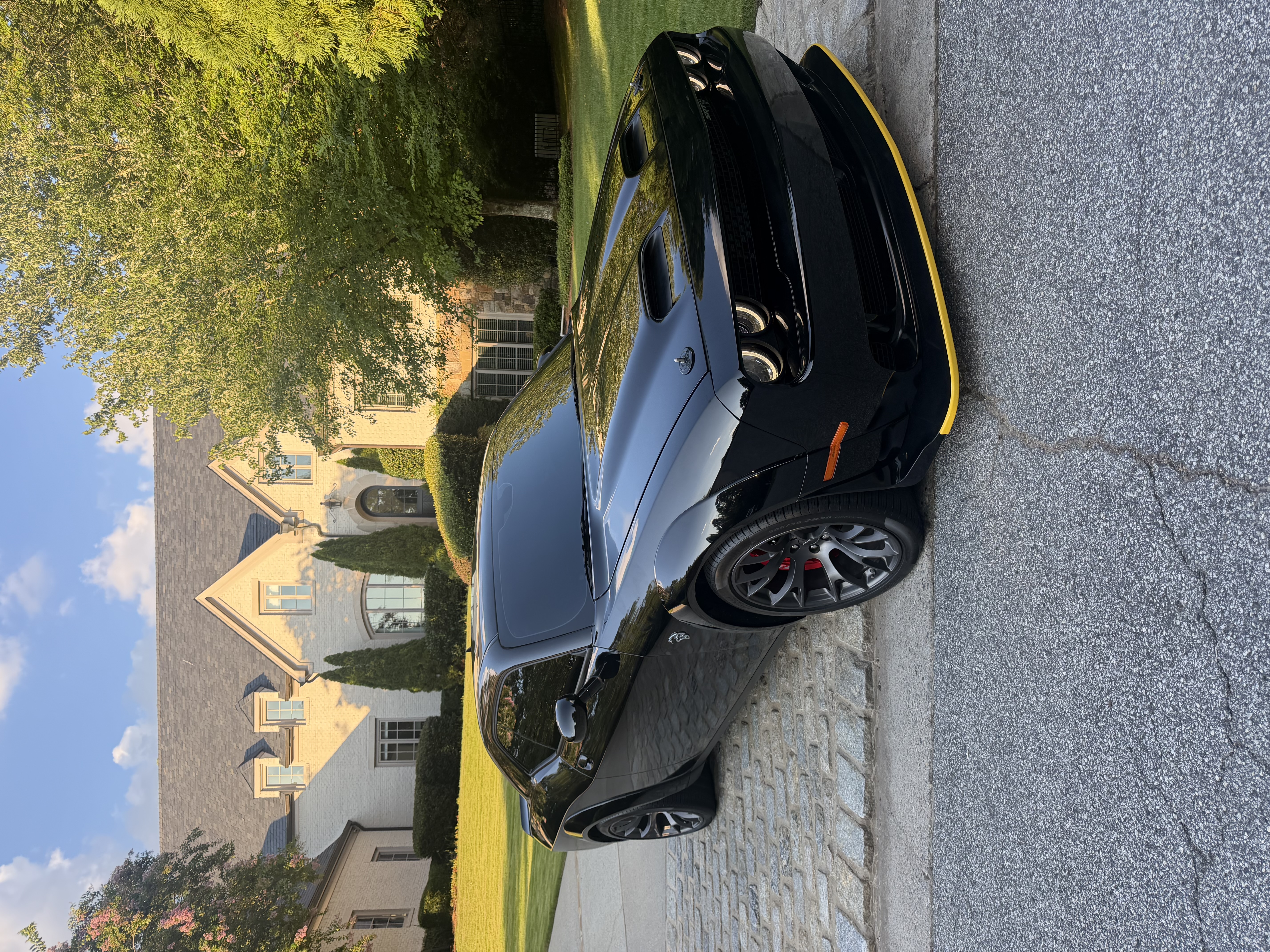 Used 2022 Dodge Challenger SRT Hellcat RWD image 1