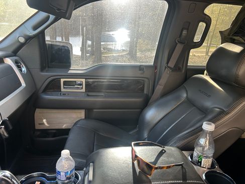 Used 2014 Ford F150 Platinum image 9