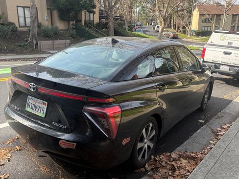 Used 2019 Toyota Mirai image 6