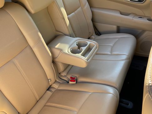 Used 2018 Nissan Pathfinder Platinum AWD/4WD image 9