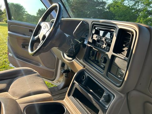 Used 2004 Chevrolet Silverado 2500 LS RWD image 5