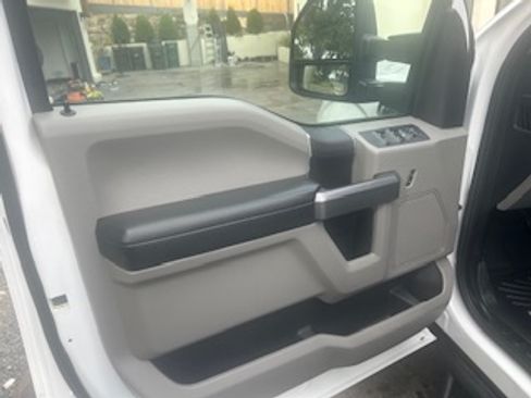 Used 2019 Ford F150 XLT w/ Trailer Tow Package image 11