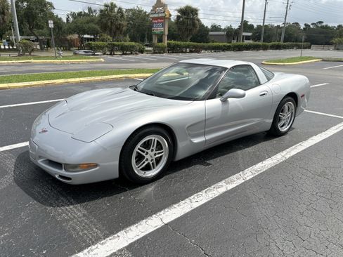 Used 1998 Chevrolet Corvette Coupe w/ Performance Handling Pkg RWD image 1