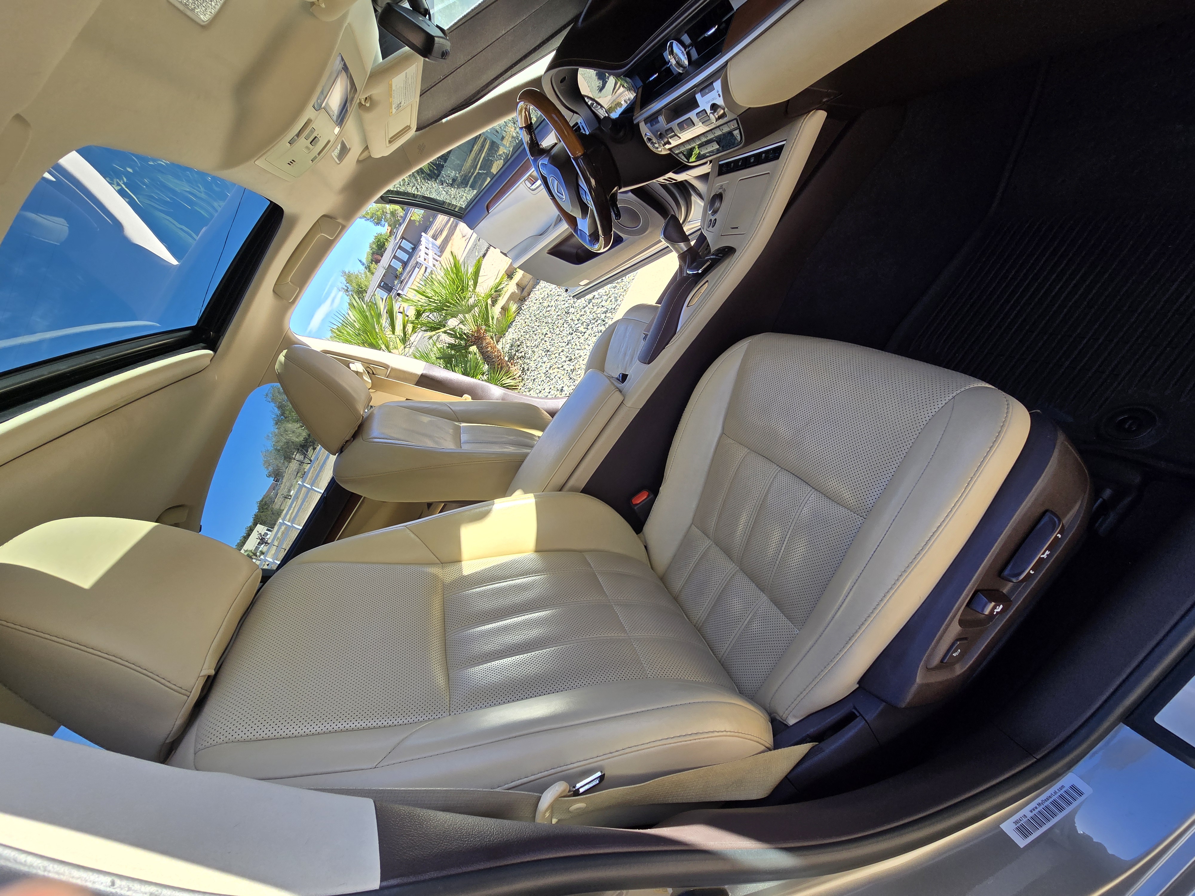 Used 2017 Lexus ES 300h w/ Ultra Luxury Package FWD image 11