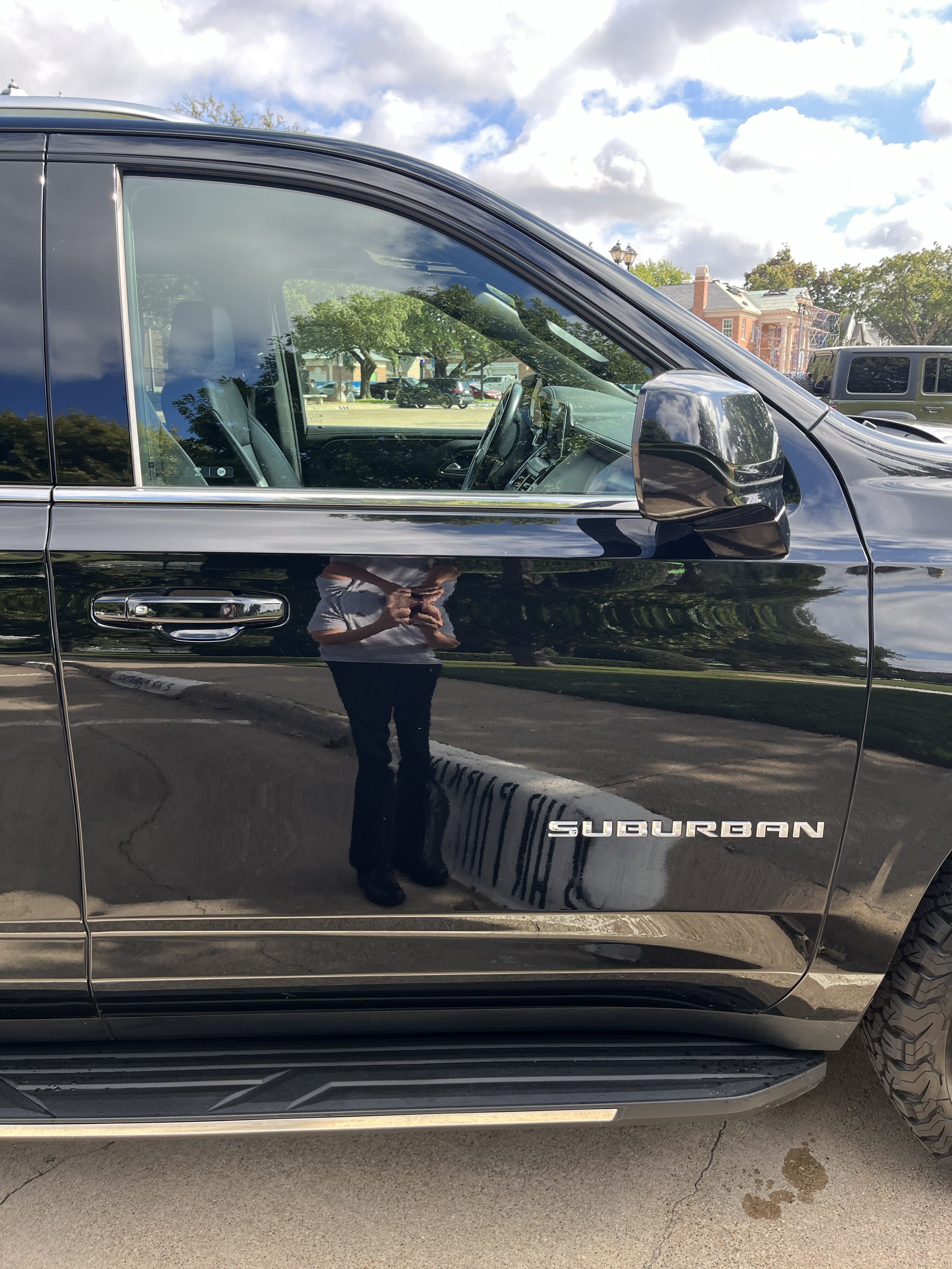 Used 2022 Chevrolet Suburban LT AWD/4WD image 16