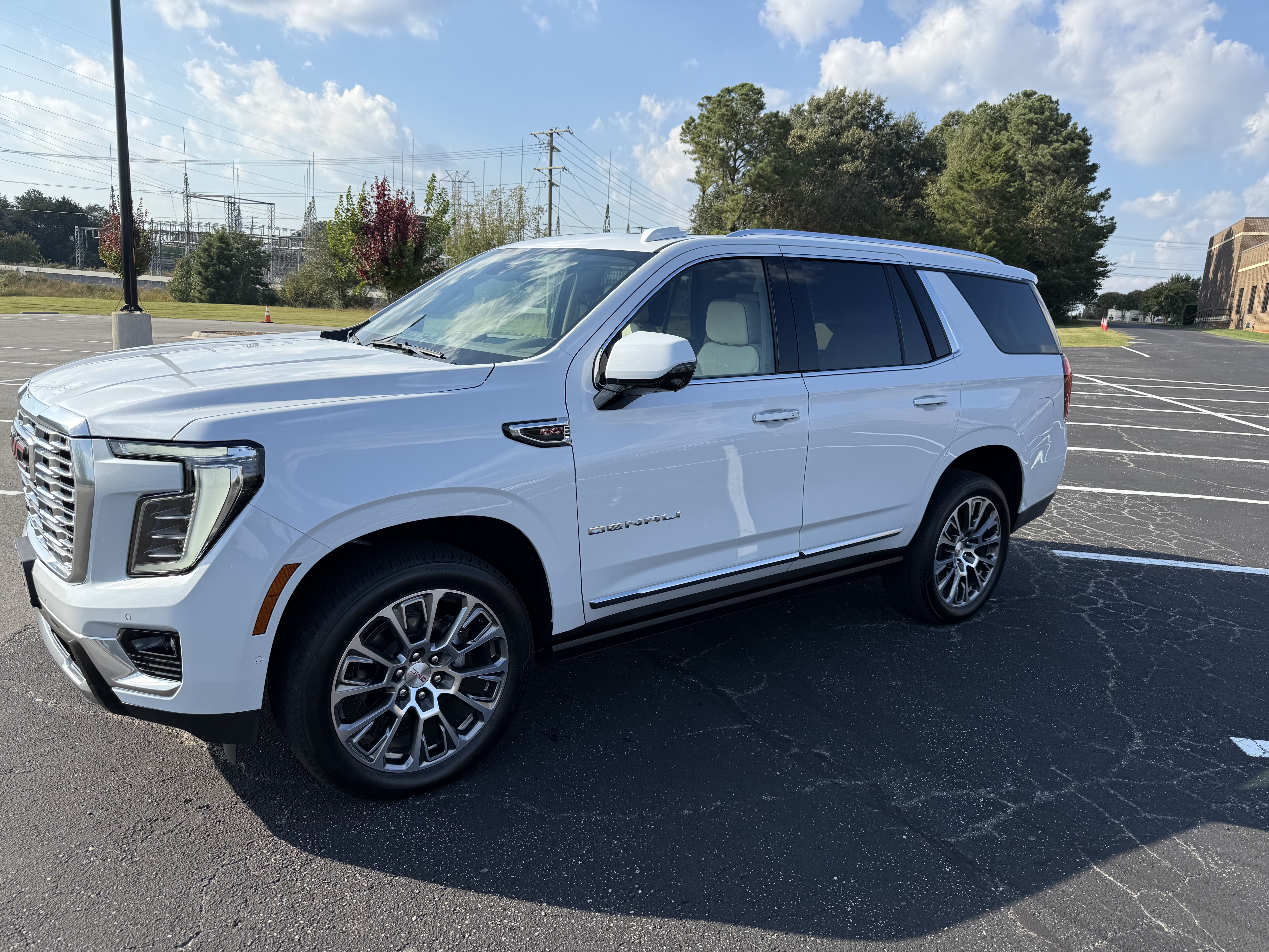Used 2026 GMC Yukon Denali w/ Denali Reserve Package AWD/4WD image 1