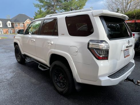 Used 2018 Toyota 4Runner SR5 Premium image 14