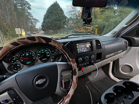 Used 2008 Chevrolet Silverado 1500 LT w/ Power Pack Plus image 8