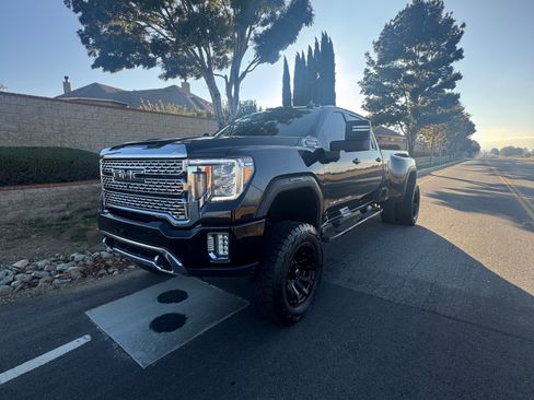 Used 2022 GMC Sierra 3500 Denali image 4