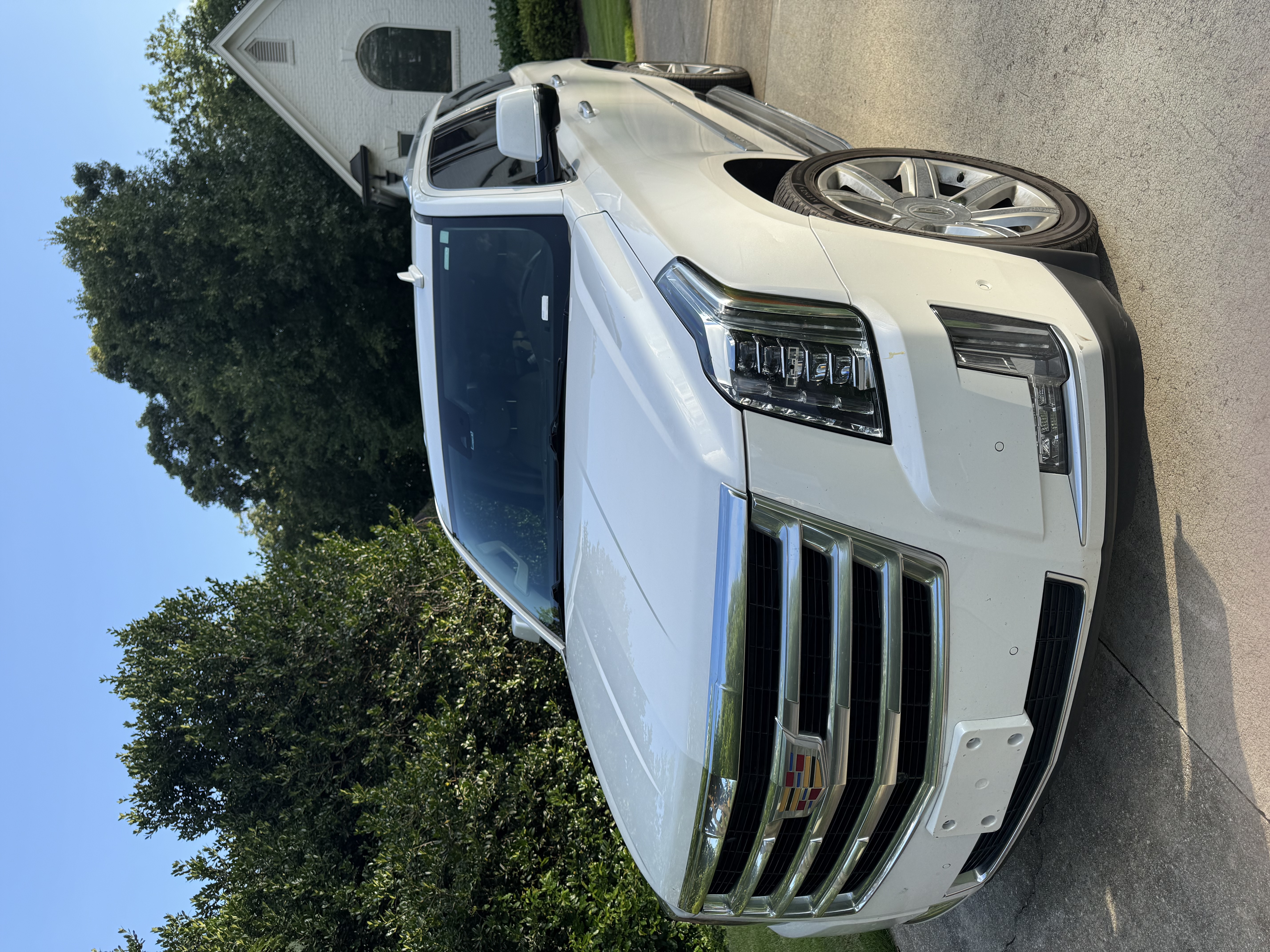 Used 2017 Cadillac Escalade ESV Luxury AWD/4WD image 2