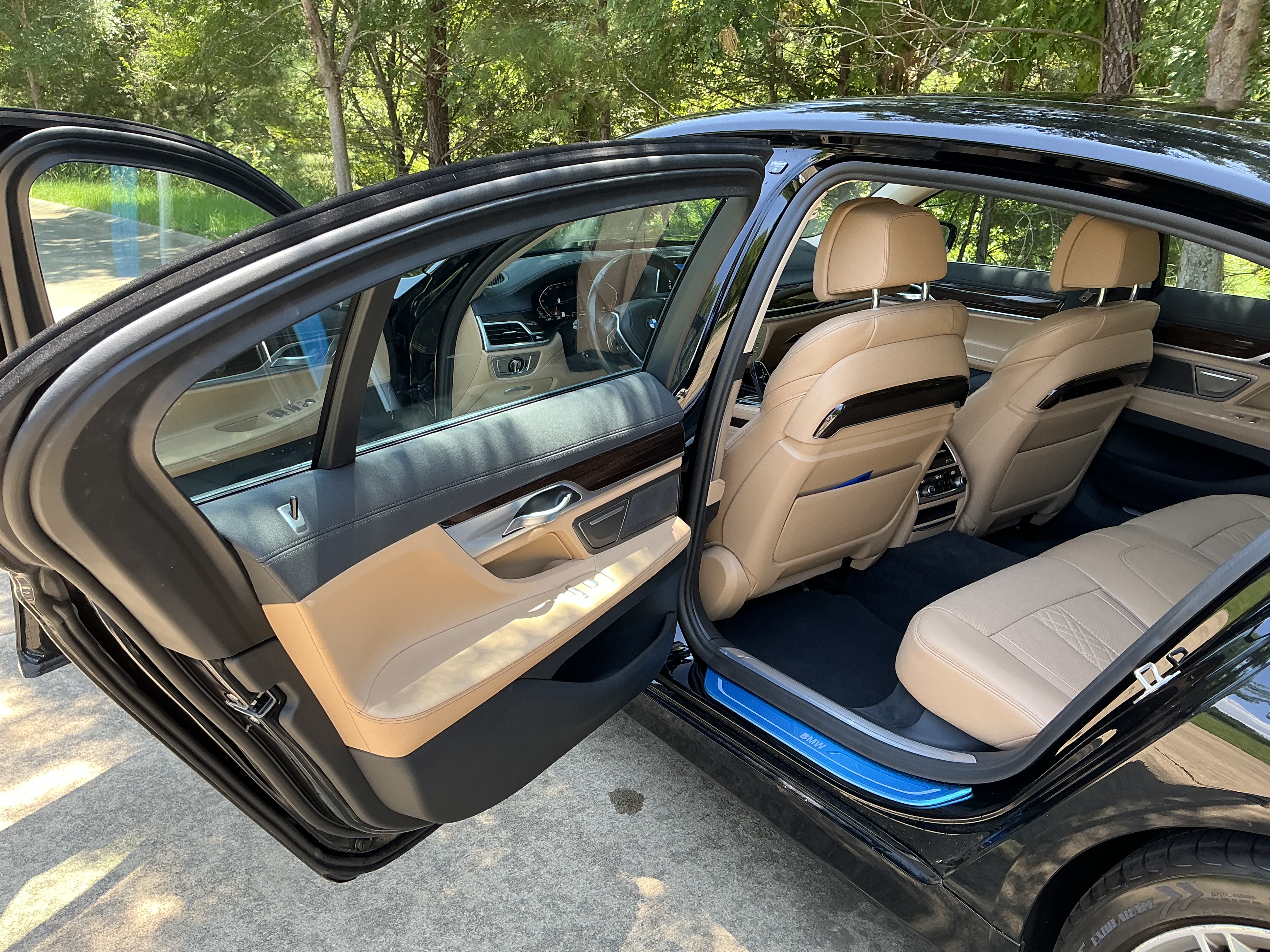 Used 2022 BMW 740i RWD image 11