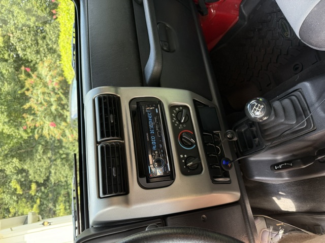 Used 2004 Jeep Wrangler X w/ Convenience Group AWD/4WD image 9
