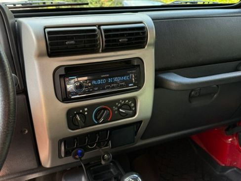 Used 2004 Jeep Wrangler X w/ Convenience Group AWD/4WD image 9