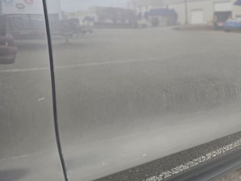 Used 2018 Land Rover Discovery HSE image 11